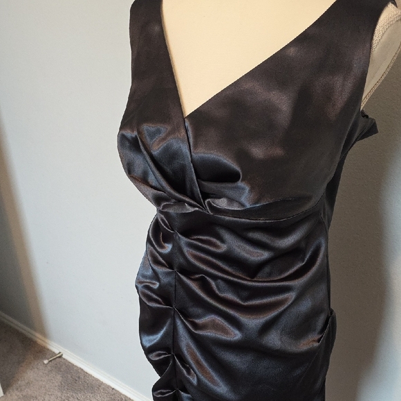 Onyx Nite Charcoal Sheath Cocktail Dress V-Neck Midi - Picture 3 of 6